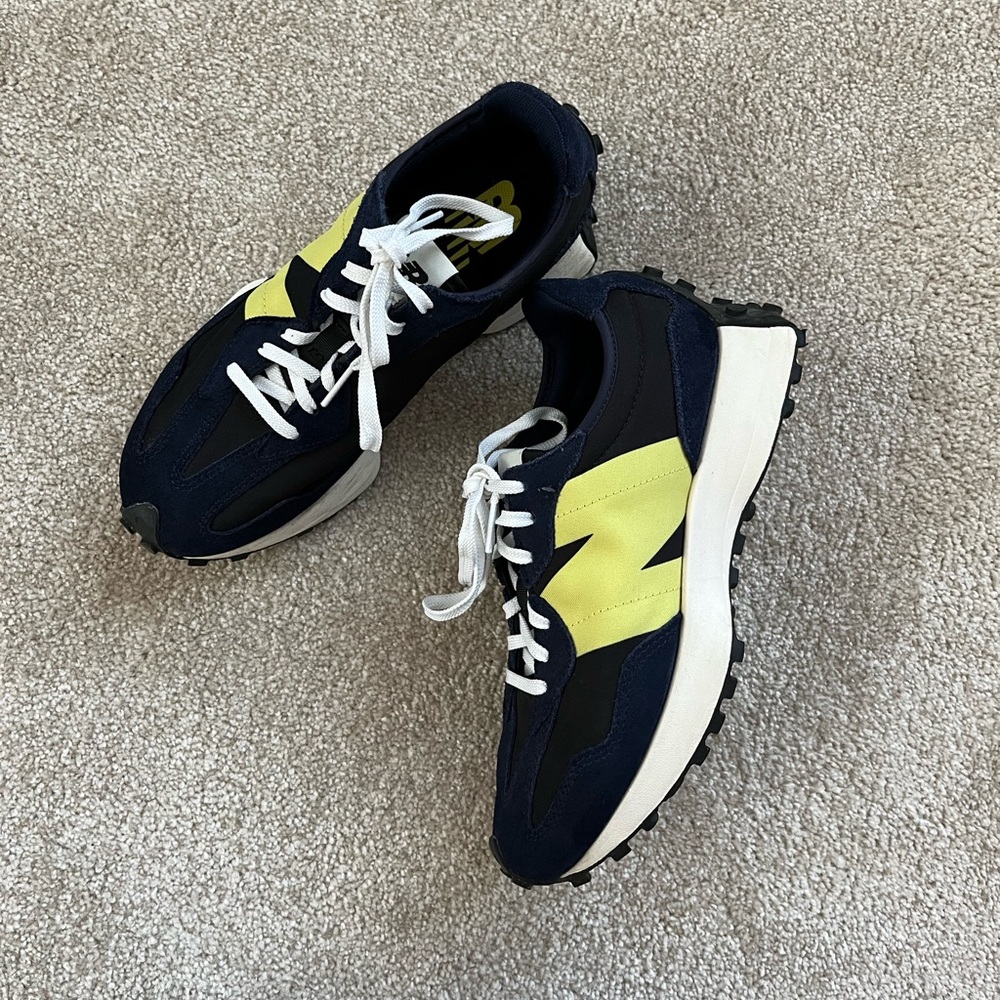 New Balance 327 Women’s size 8